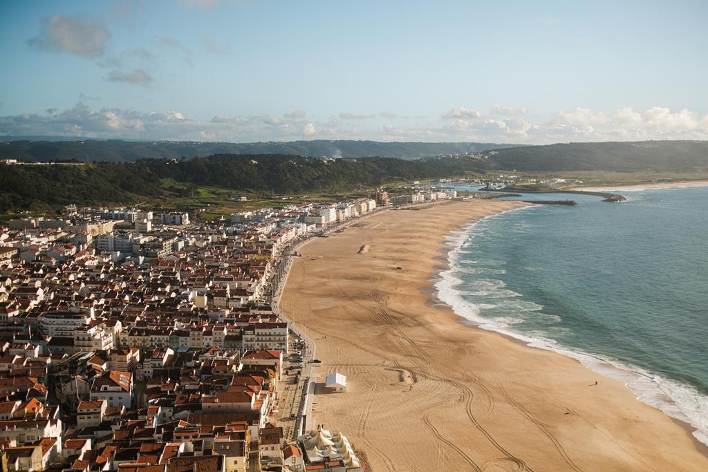 Portugal: At least 50 people, including 28 children, hospitalized for pollution after bathing at renowned Nazare beach