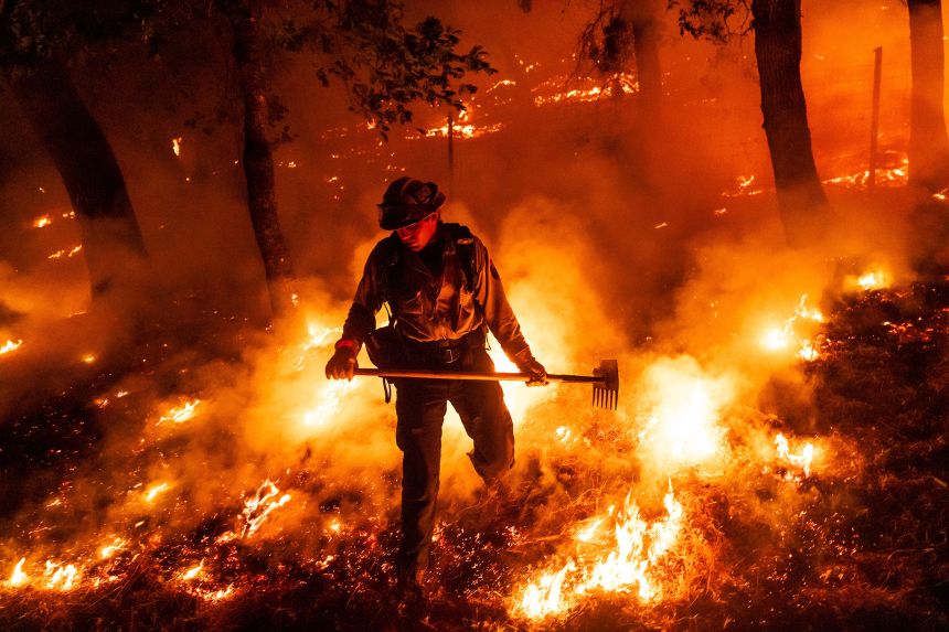 US wildfires: Fires in California and Oregon grow, prompting evacuations and warnings