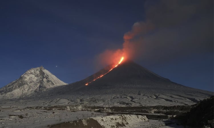 Russia: Dormant volcano erupts for first time in 450 years