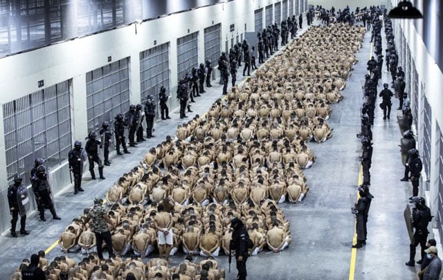 El Salvador plans 600 mass trials for suspected gang members