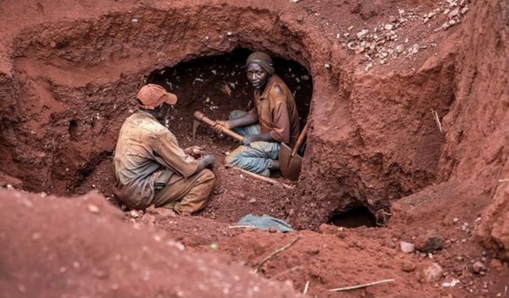 Tanzanian mine collapse buries 25 people