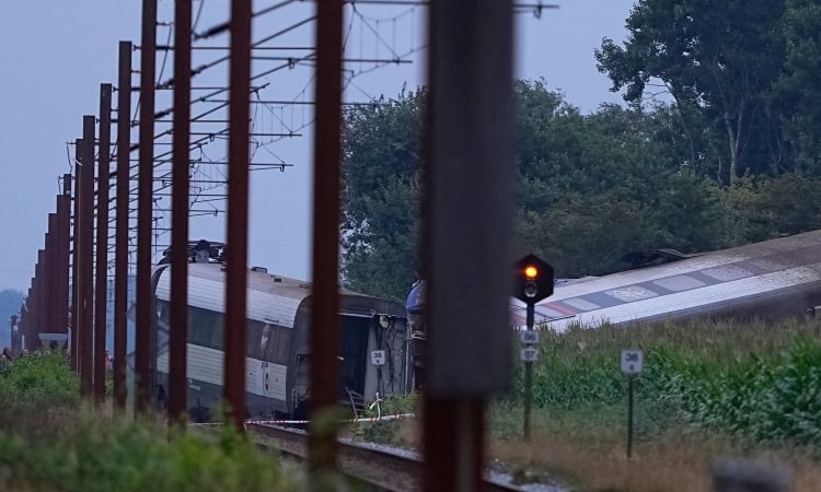 Denmark: One killed, several injured, in train crash with a farm vehicle at a rail crossing
