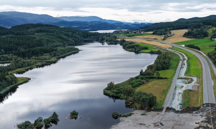 Norway sinkhole swallows motorway and railway, killing one