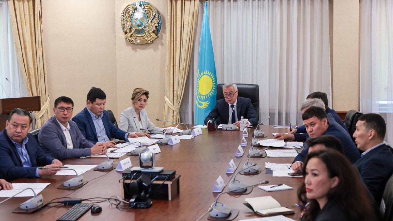 Kazakhstan, Kyrgyzstan Plan To Launch Cross-Border Trade Hub Next Year