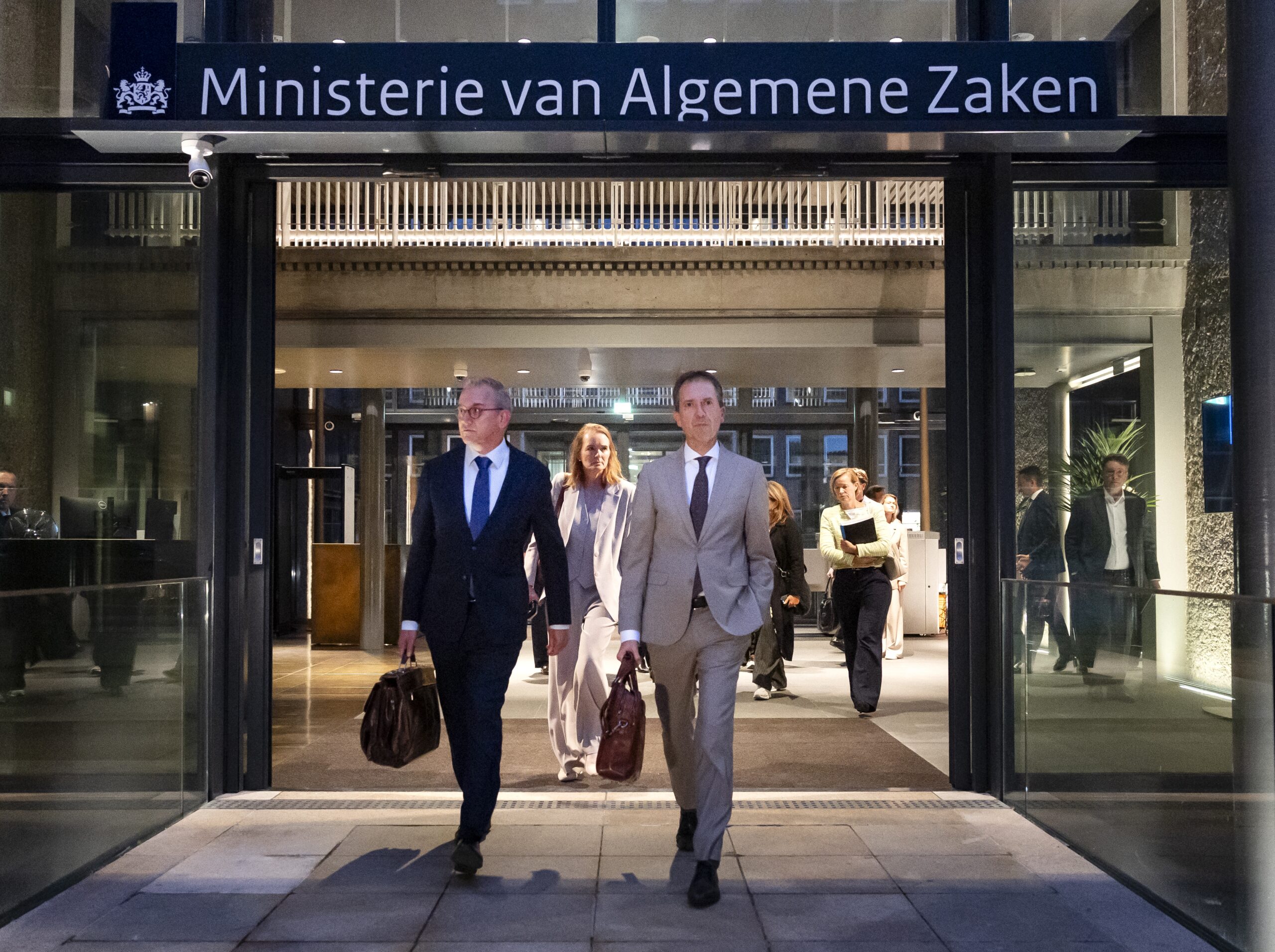 Netherlands: Dutch caretaker gov’t crisis deepens as NSC ministers step down