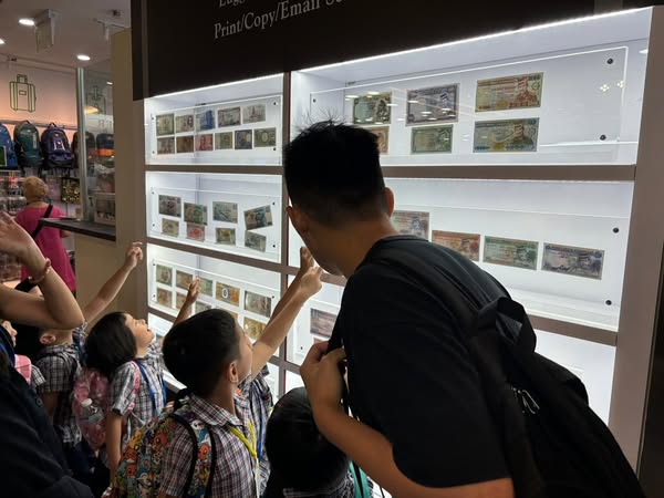 17 children, Two staff Members reported gastroenteritis symptoms at pre-school in Singapore