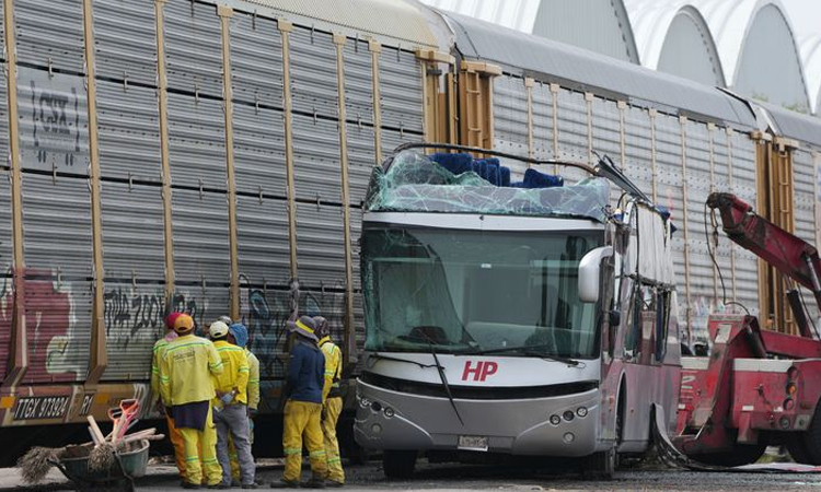 Mexico: 10 killed, 41 injured after train hits double-decker bus in Atlacomulco; bus driver arrested