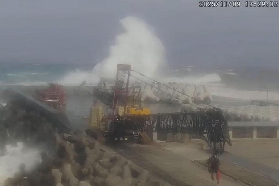 Hundreds Take Refuge As Powerful Typhoon Batters Tokyo’s Izu Islands