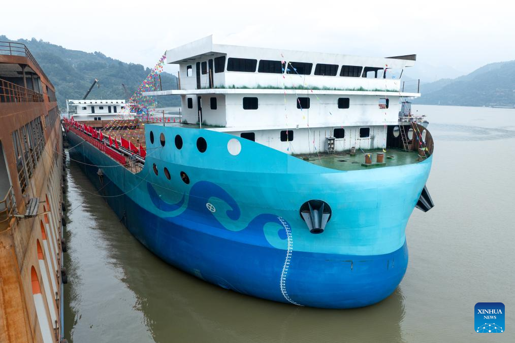 China’s Largest All-Electric Bulk Carrier Launched In Central China