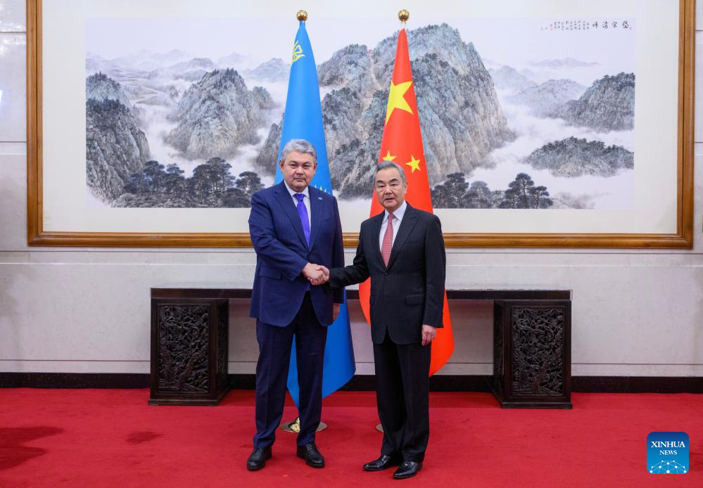 Chinese FM Held Talks With Kazakhstan’s FM