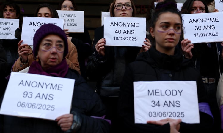 France: Thousands march to demand action on violence against women