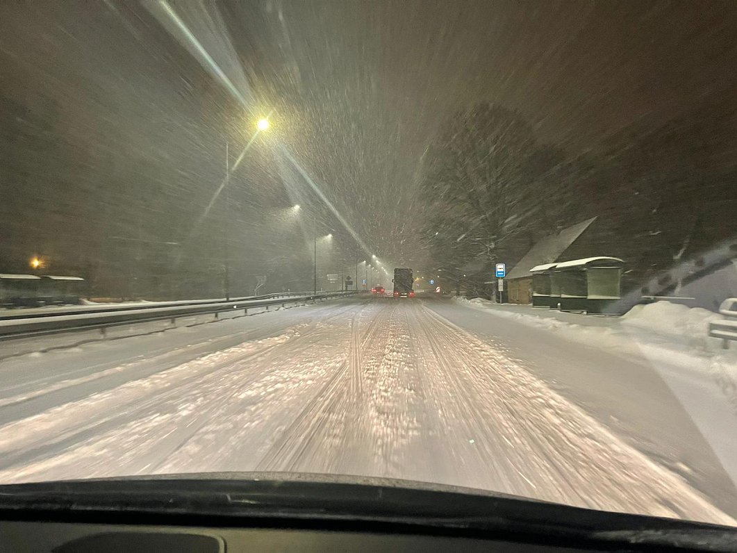 Freezing rain in Latvia triggers surge in injuries, travel disruption