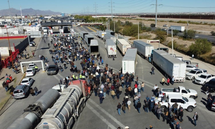 Mexican farmer protest blocks US border bridge
